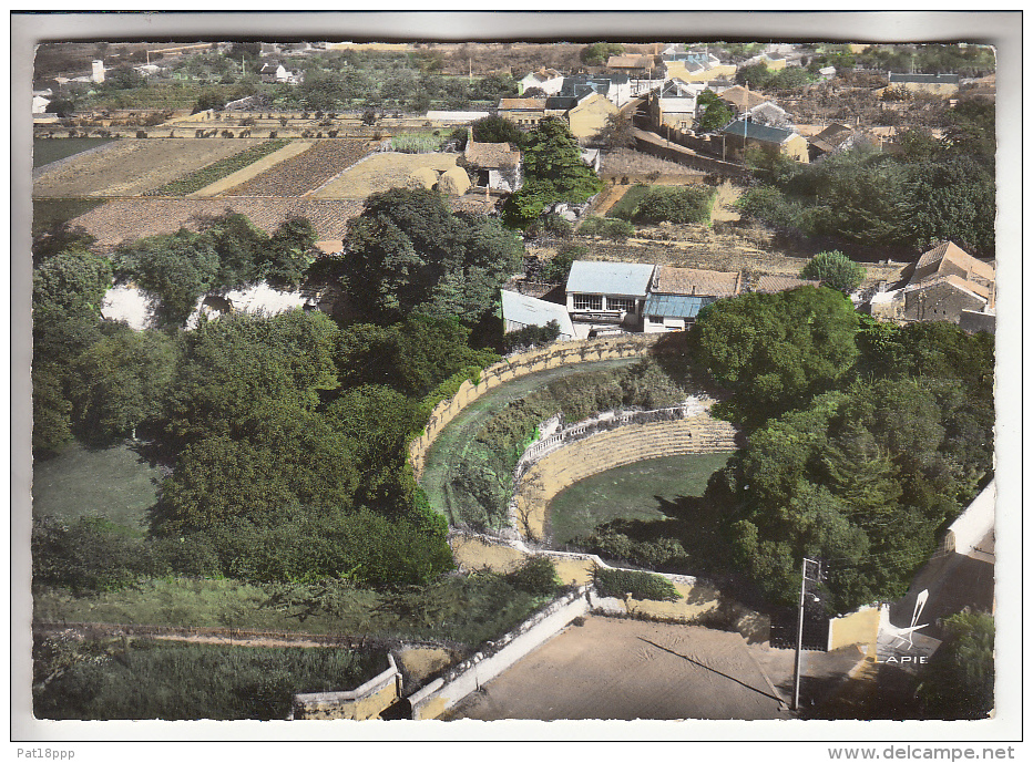 DOUE LA FONTAINE 49 - Vue Aérienne Des Arênes - Jolie CPSM Dentelée Colorisée GF 1967 - Maine Et Loire - Doue La Fontaine