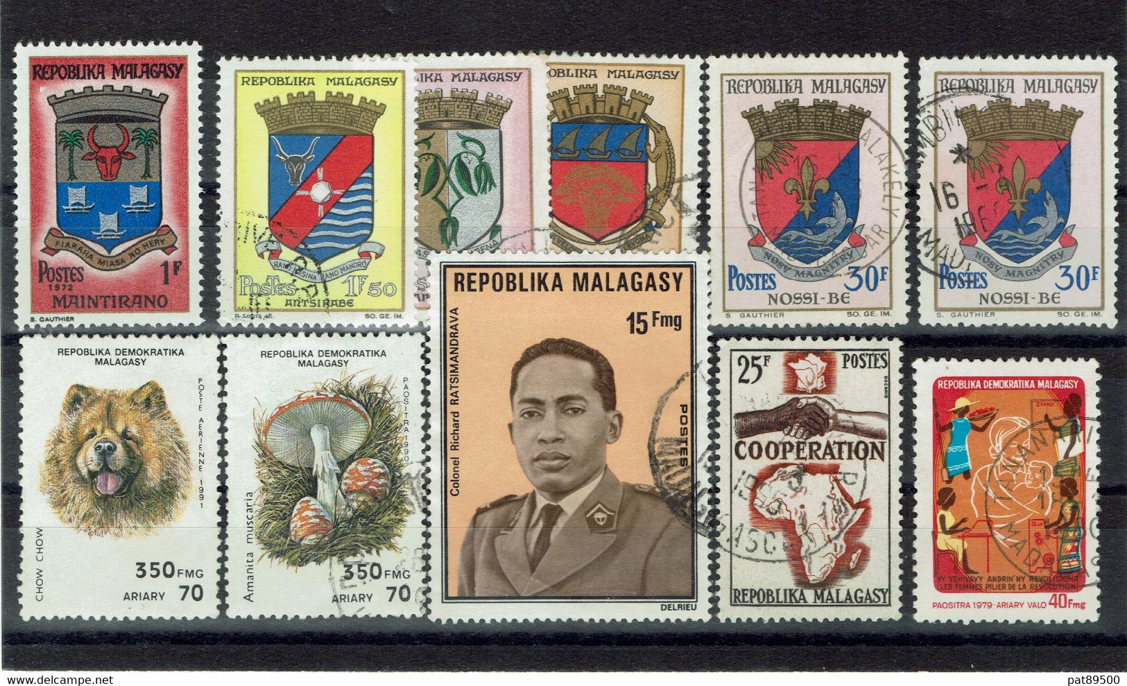 MADAGASCAR /VRAC Sans Le Présentoir : 10 Timbres Et 1 Doublon Non Compté - Madagascar (1960-...)