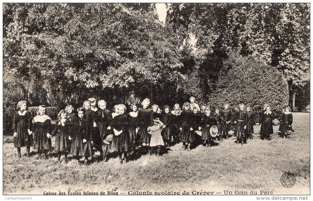 CÔTE D'OR 21 CREPEY COLONIE DE SCOLAIRE UN COIN DU PARC ECOLES LAÏQUES DE DIJON GROUPE D'ENFANTS AVEC UNIFORME - Sonstige & Ohne Zuordnung