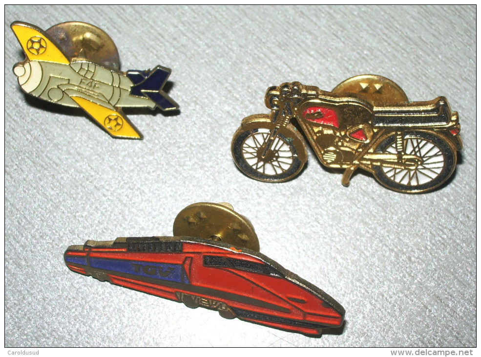 Beau Lot 9X Pins Pin's  MOYEN DE TRANSPORT VOITURE TACOT TGV TRAIN MOTO AVION - Loten