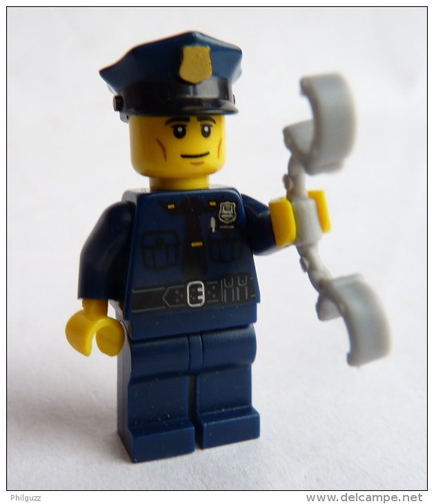 Figurine LEGO Minifigures POLICIER Avec Menottes Manque Sa Plaque Série 9 Légo - Figurines