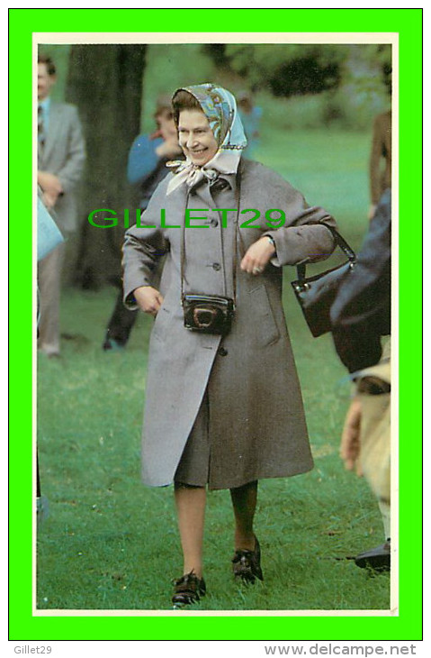 ROYAL FAMILIES - ELIZABETH, A SMILLING QUEEN WITH CAMERA READY, WINDSOR,1982- ROYAL FAMILY 1982 - PRESCOTT PICKUP & CO - - Familles Royales