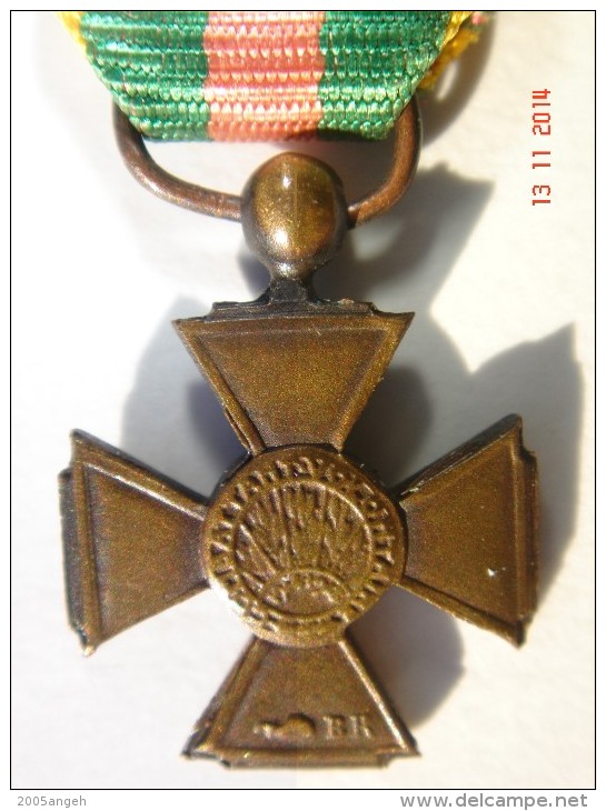 Médaille Croix Du Combattant Volontaire De 1914-1918 En Réduction Diam.12 Mm - Bon état. - Otros & Sin Clasificación