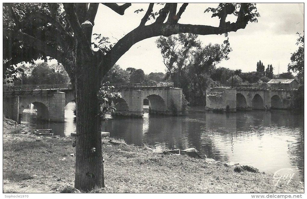 ILE DE FRANCE - 78 - YVELINES -LIMAY - VIeux Pont Et L'île - CPSM PF NB - Limay