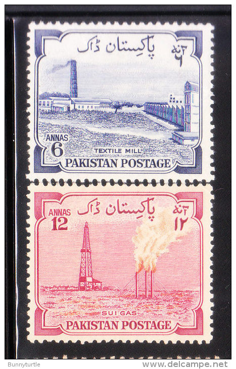 Pakistan 1955 Eight Anniversary Of Independence 2v MLH - Pakistan
