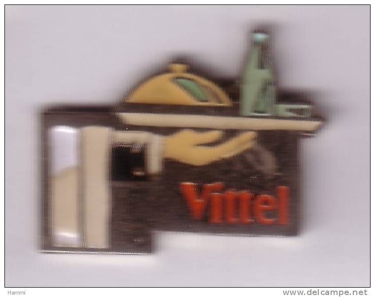 VF283 Pin´s VITTEL VOSGES NESTLE  MAIN Service Qualité EGF Achat Immediat - Beverages