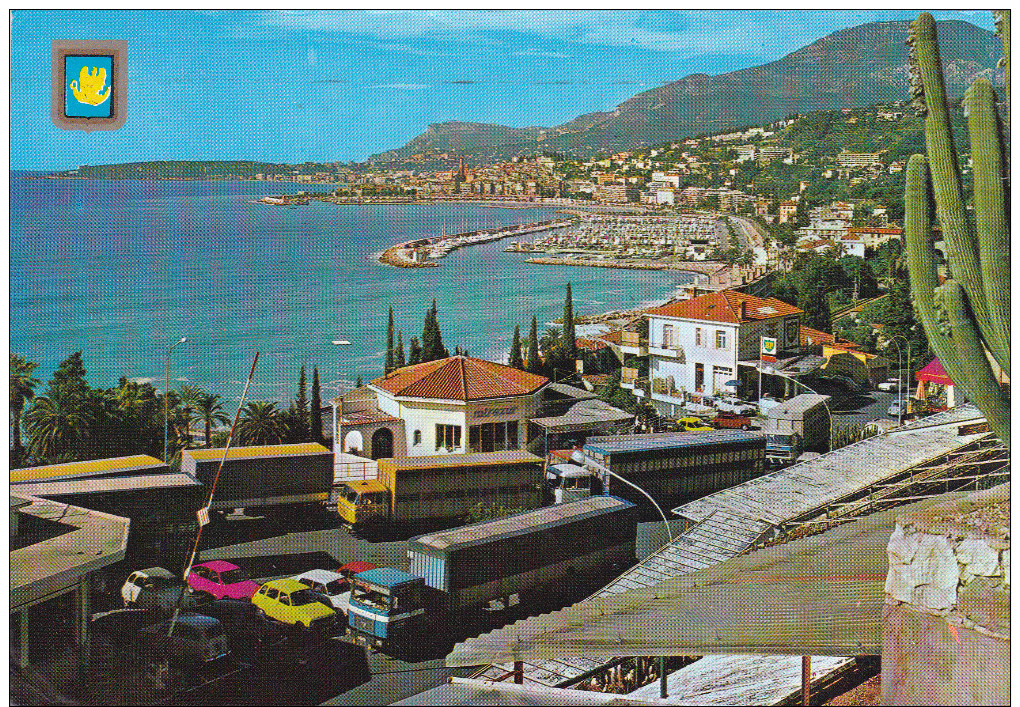 CPM   Représentant 3 Camions Semi-remorque En Attente De Passage à La Frontière De Menton (06)  //  TBE - Camions & Poids Lourds