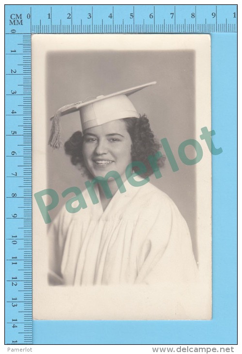 Cpa ( Jeune Fille Graduée, Azo 1926-1940 ) Photo Carte Postale Postcard Recto/verso - Photographie