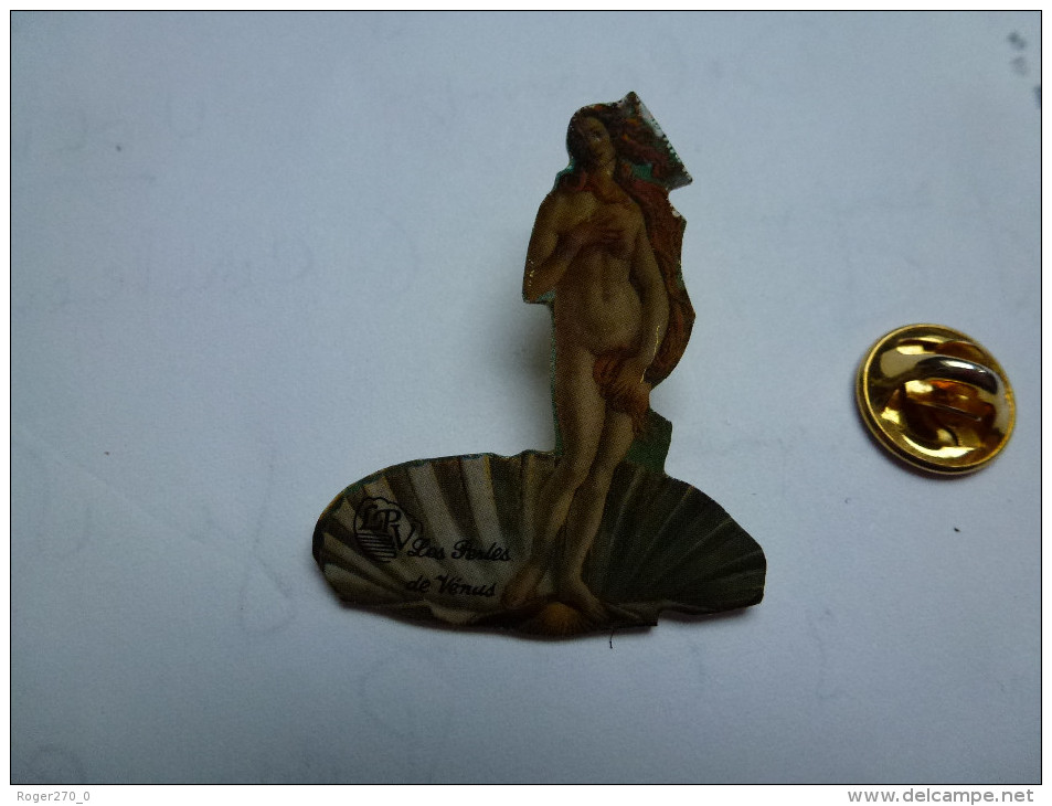 Superbe Pin´s , Pin Up , Les Perles De Vénus , Coquille Saint Jacques - Pin-ups