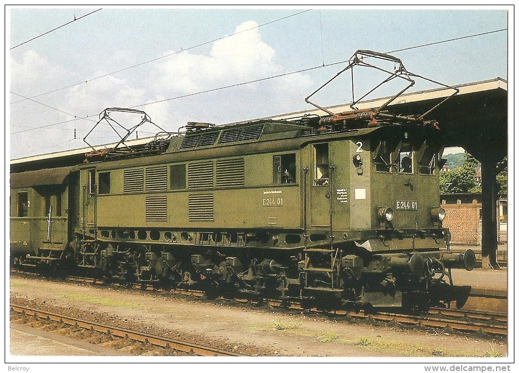 TRAIN Allemagne - EISENBAHN Deutschland - FREIBURG IM BREISGAU (gare) - Elektro-Lokomotive E 244 01 - Gares - Avec Trains