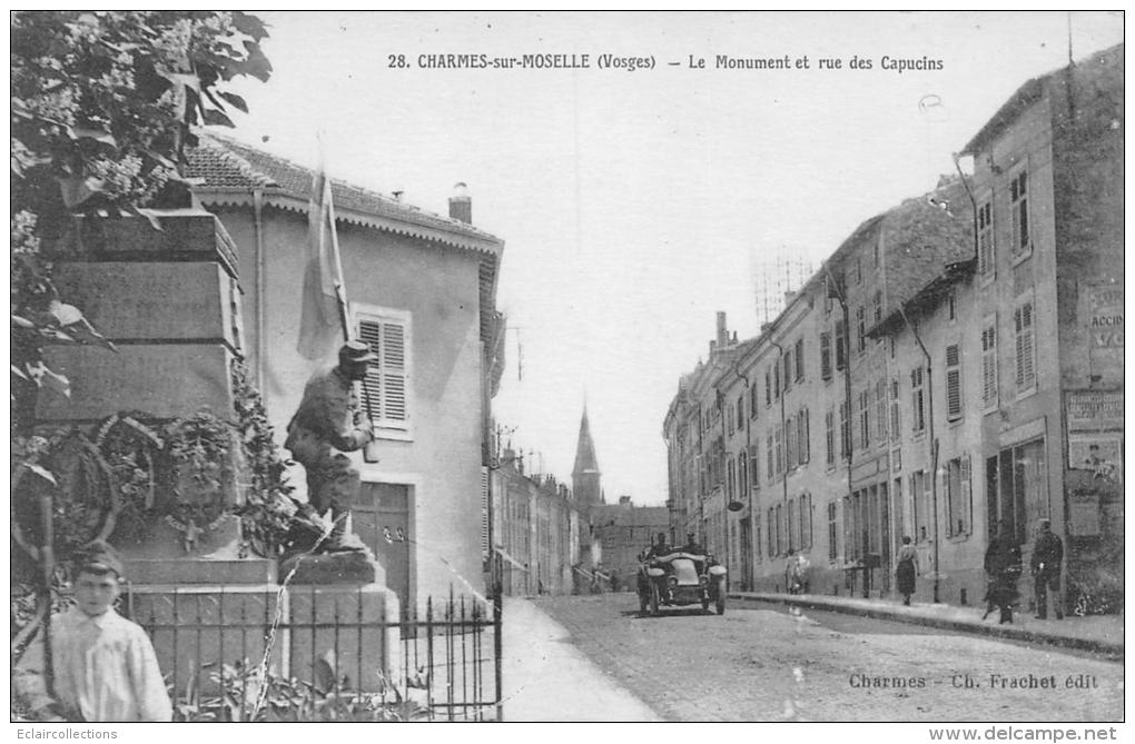Charmes Sur Moselle    88       La Rue Des Capucins Et Le Monument - Charmes