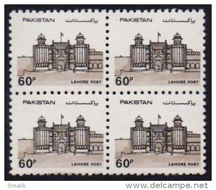 Pakistan 1984 MNH - LAHORE Fort Definitive Stamp Forts Castles, Block Of 4 - Castles