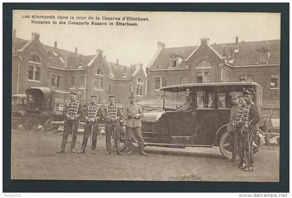 Les Allemand Dans La Cour De La Caserne D'Etterbeek. Voitures, Militaires. - Etterbeek