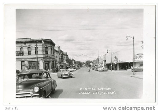 VALLEY CITY North Dakota RPPC Old Cars Central Avenue C.1935  Buick I Guess... - Other & Unclassified