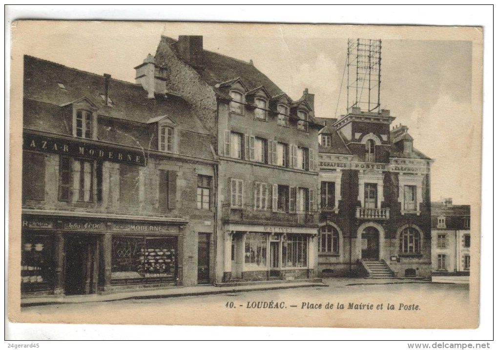 CPSM LOUDEAC (Côtes D'Armor) - Place De La Mairie Et La Poste - Loudéac