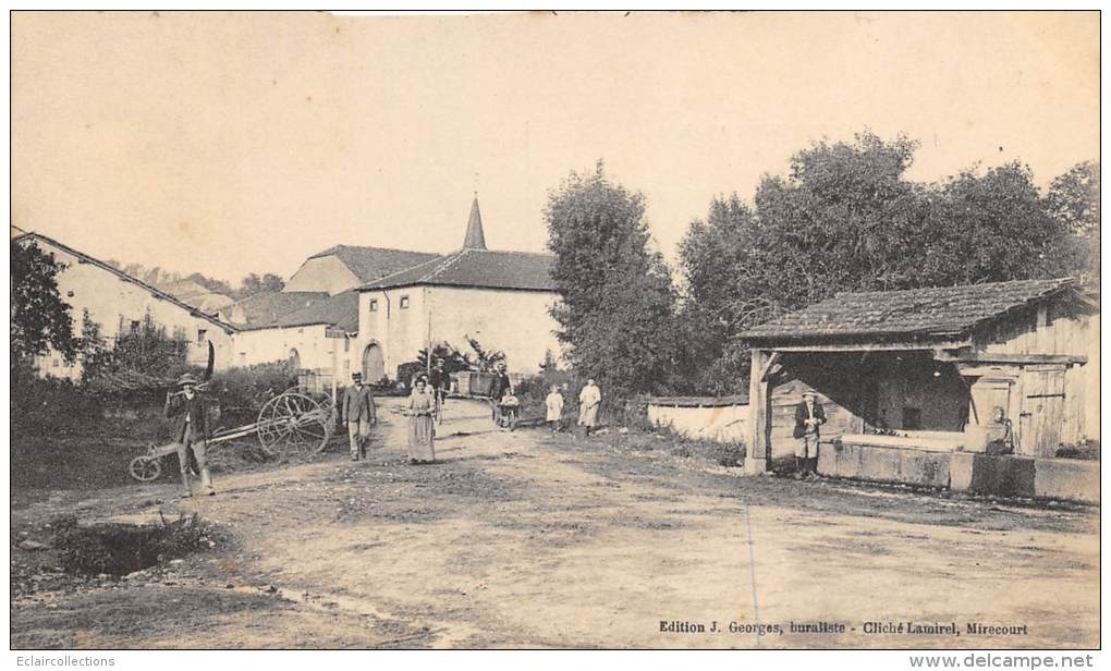 Vosges . A Localiser      88    Un Village.Le Lavoir  Sur Cette Carte Le Nom De La Commune A été Coupée - Other & Unclassified