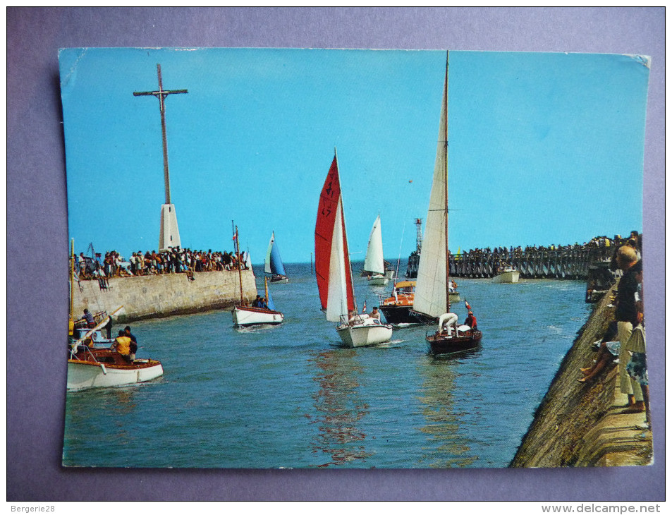 CPA 14  - COURSEULLES SUR MER - Les Jetées Et Les Voiliers - - Courseulles-sur-Mer