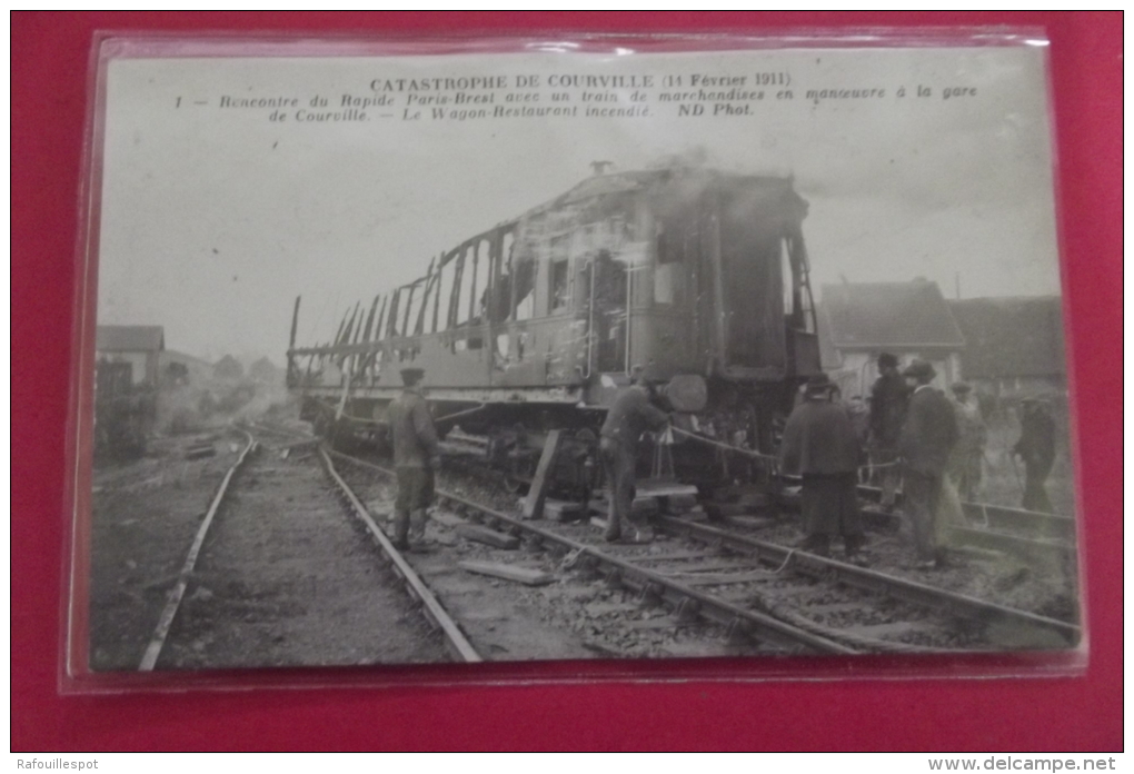 C P  Catastrophe De Courville  Rencontre Du Rapide Paris Brest Avec Un Train De Marchandise Le Wagon Restaurant Incendié - Catastrophes