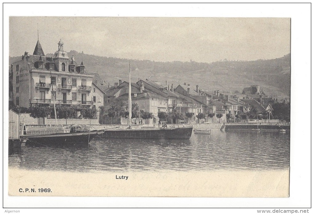 11026 - Lutry Hôtel De Ville Et Les Barques Dans Le Port - Lutry