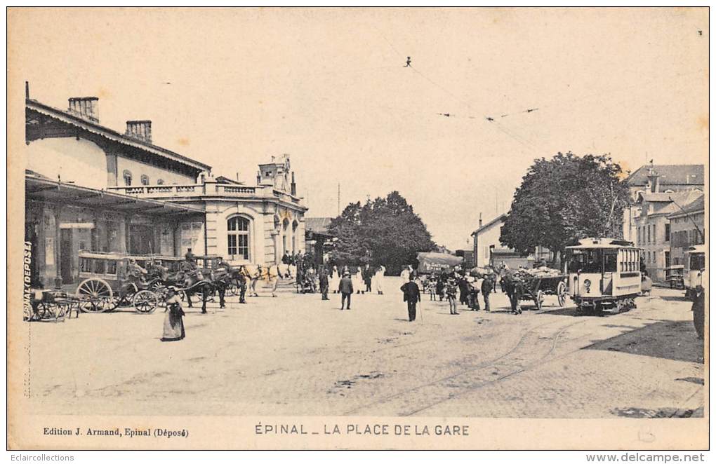 Epinal   88     Tramway Dans Les Rues....Place De La Gare - Epinal