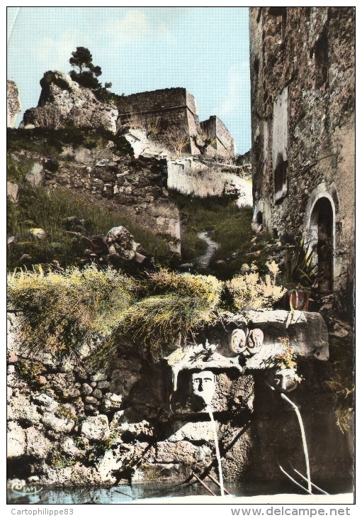 VAR  83 SALERNES LA FONTAINE DU MURIER  LES ANNÉES 60 - Salernes