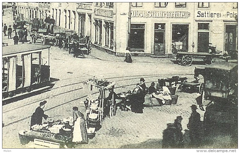 BURGPLATZ Mit SCHLOSSTURM = DUSSELDORF Tram Tramway Markt Marche Market      O30 - Duesseldorf