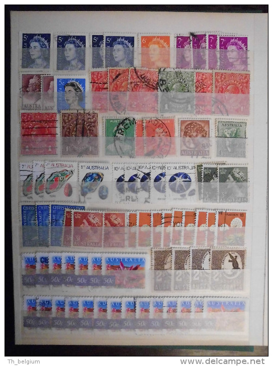 Australië Australia - Collection Of +- 884 Postzegels / Stamps In Small Album - VERY NICE !! - Collections (en Albums)