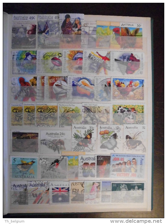 Australië Australia - collection of +- 884 postzegels / stamps in small album - VERY NICE !!