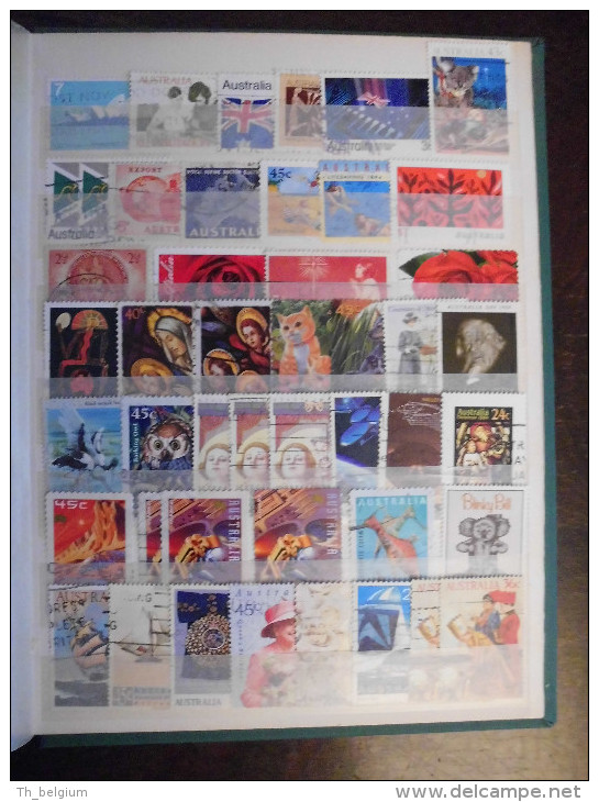 Australië Australia - collection of +- 884 postzegels / stamps in small album - VERY NICE !!