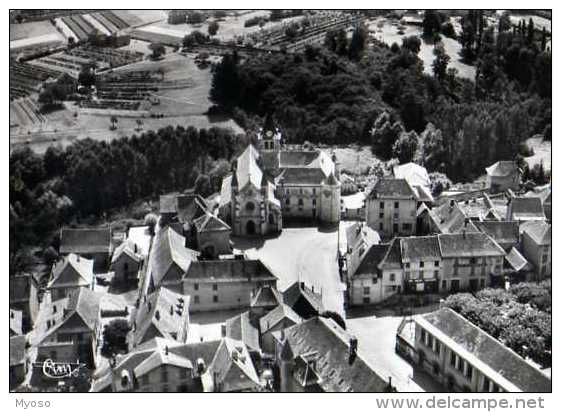 38  CORBELIN Vue Panoramique Aerienne Au Centre L'Eglise - Corbelin