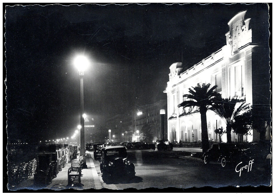 NICE.- La Promenade Des Anglais Et Le Palais De La Méditerranée Vus La Nuit. - Nice Bij Nacht