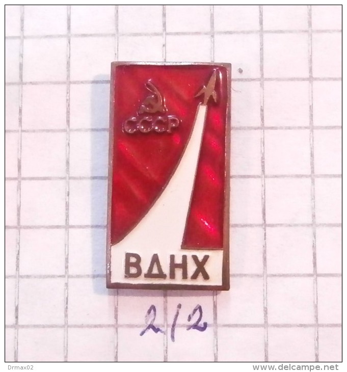 VDNH SSSR MISSION - Gagarin, Russia SSSR / Univers Universe Universo Space Program (old Pressed Tin Badge) - Espace