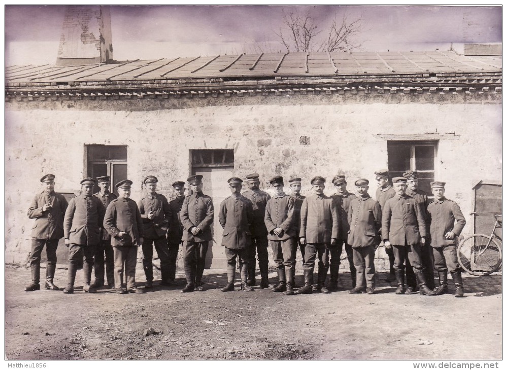 Grande Photo 1918 VIVAISE (près Laon) - Division Kartenstelle, Soldats Allemands, étude De Carte (A92, Ww1, Wk1) - Craonne