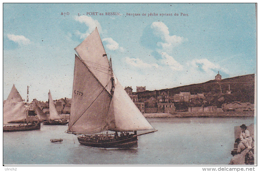 CPA Port Es Bessin - Barques De Pêche Sortant Du Port (10841) - Bayeux