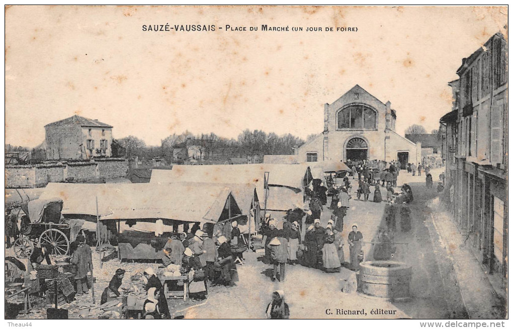 ¤¤   -    SAUZE-VAUSSAIS   -  Place Du Marché Un Jour De Foire -  ¤¤ - Sauze Vaussais