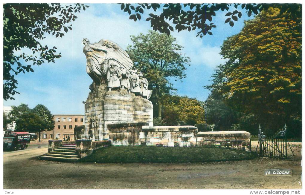 59 - CAMBRAI - Le Monument Aux Morts - Cambrai