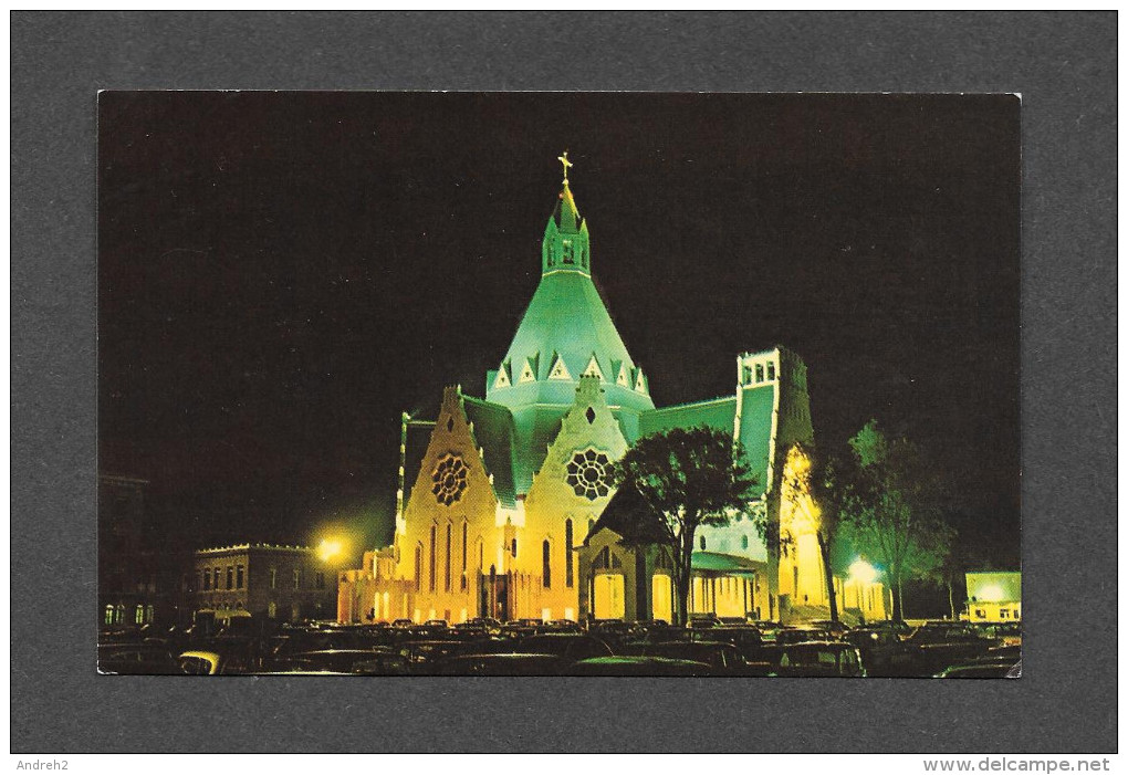 CAP DE LA MADELEINE - QUÉBEC - SANCTUAIRE NATIONAL DE NORE DAME DU CAP - LA BASILIQUE ILLUMINÉE - PAR LES PÈRES OBLATS - Trois-Rivières