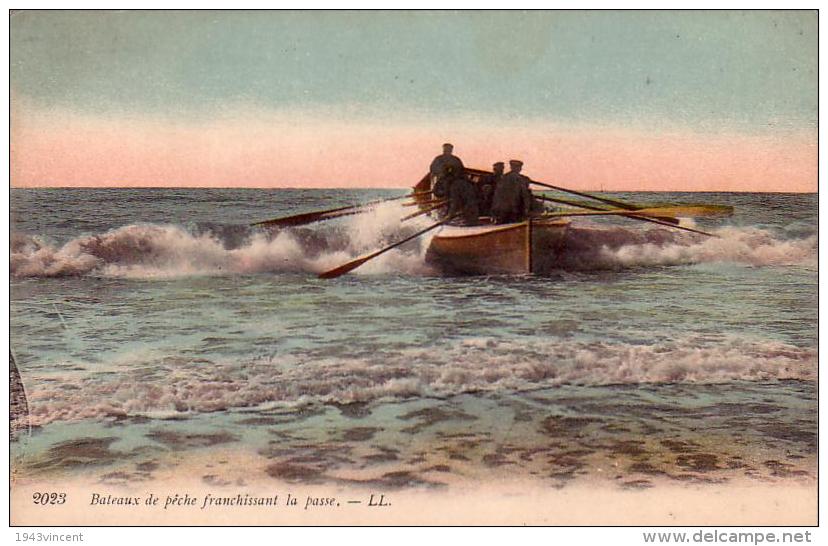 C 11191 - BATEAUX  De Péche Franchissant La Passe - Belle CPA - Rare - 19? - - Pesca