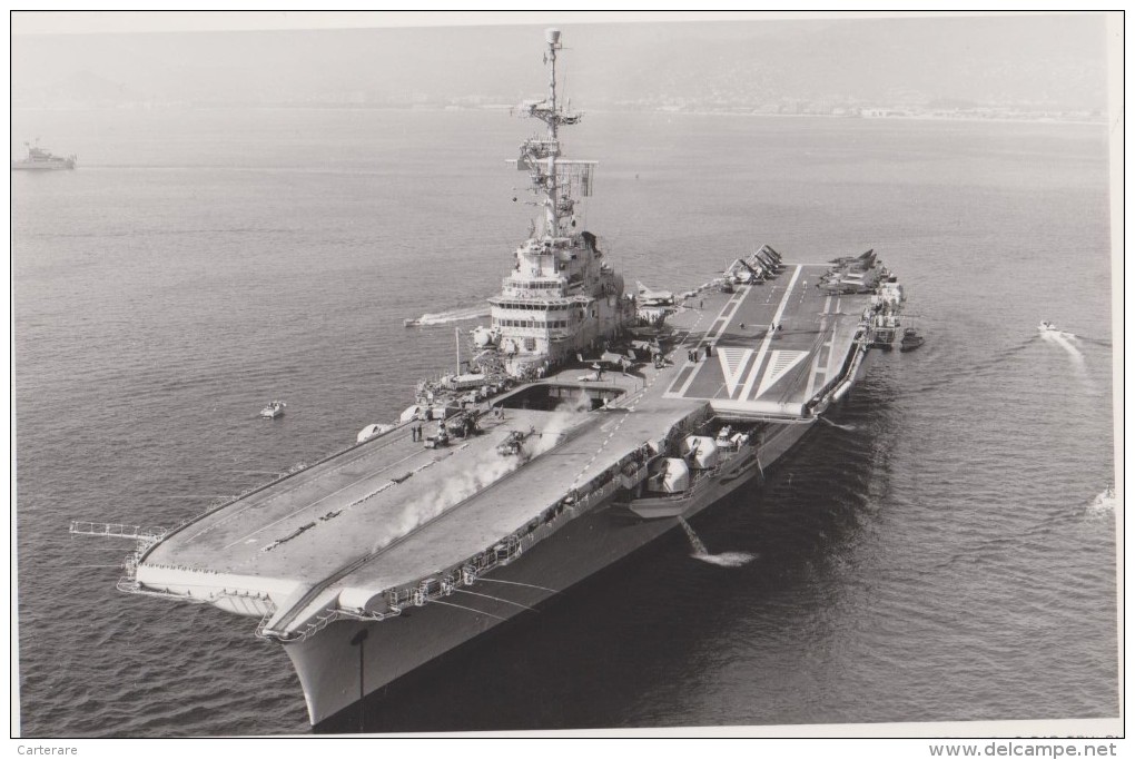 Carte Photo, Porte Avions Clémenceau,défense Et Fierté  De La France,en Plein Travail,rare - Warships