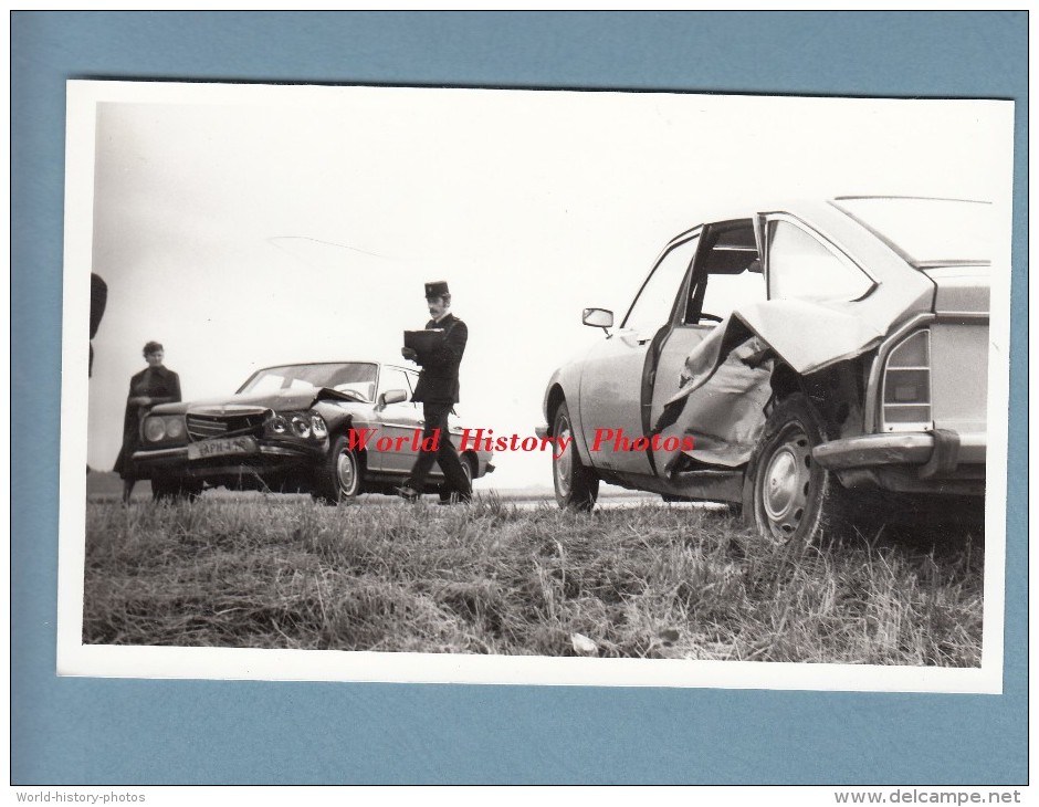 Photo Professionnelle - VITRY Le FRANCOIS ( Marne ) - Accident Cote De Gravelines D´une Automobile Mercedes - Gendarme - Automobili