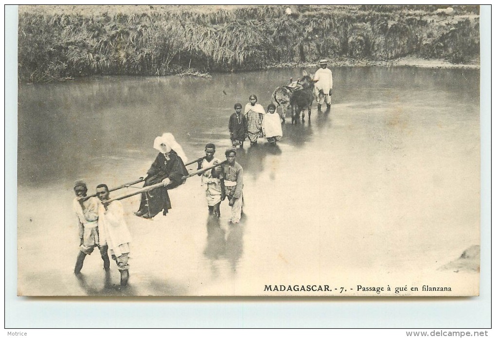 MADAGASCAR - Passage à Gué En Filanzana. - Madagascar