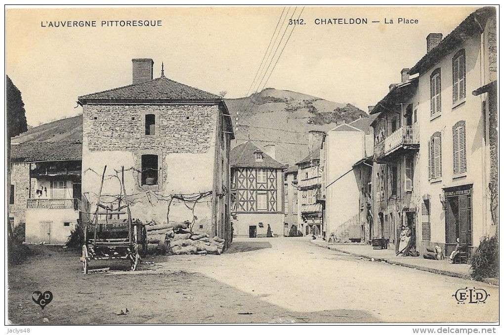 CHATELDON  CPA(63)  La Place - Chateldon