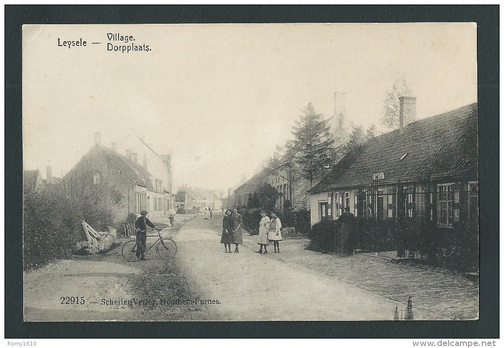 LEYSELE - Village.   Dorpplaats.  Belle Carte Animée. 2 Scans. - Alveringem