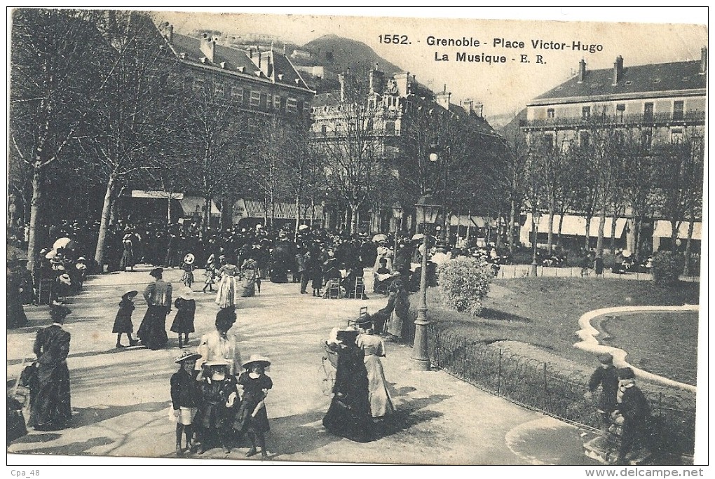 Isere : Grenoble, Place Victor Hugo, La Musique, Animée - Grenoble