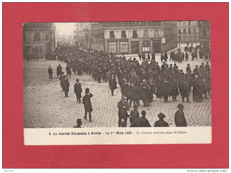 * CPA..dépt 44..NANTES : La Journée Diocésaine Le 1er Mars 1925 ,Le Cortège Arrivant Place St Pierre  : Voir Les 2 Scans - Manifestazioni