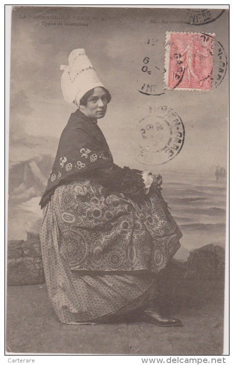 Cpa,normandie,1904,type Et Costume D´epoque(et Coiffe Inédite) Femm,eavec Robe Longue,timbre - Mode