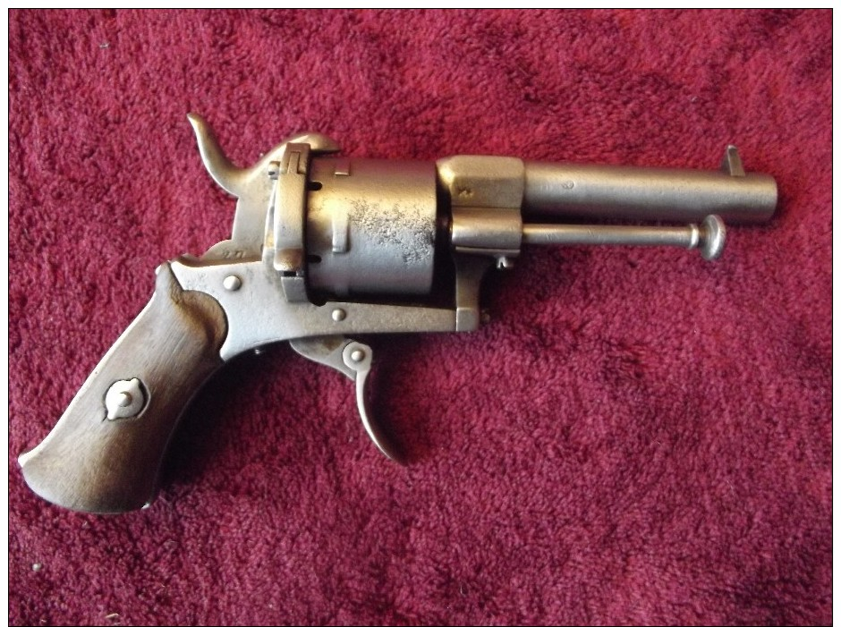 Revolver à Broche Lefaucheux 7 Mm ,manufacture De Liège,complet ,en Bon état De Marche - Armes Neutralisées