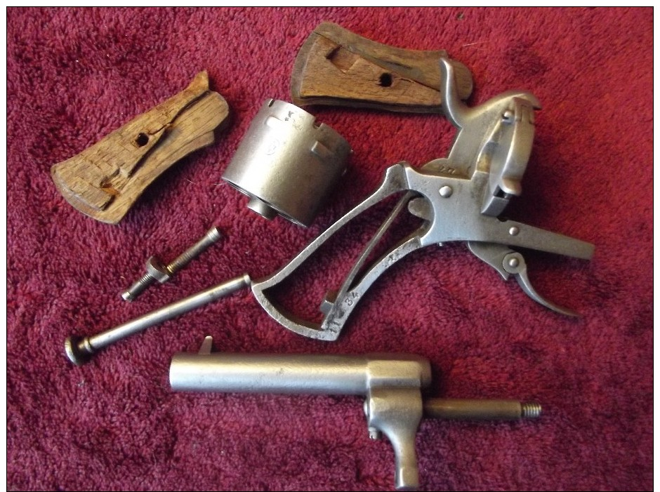 Revolver à Broche Lefaucheux 7 Mm ,manufacture De Liège,complet ,en Bon état De Marche - Armes Neutralisées