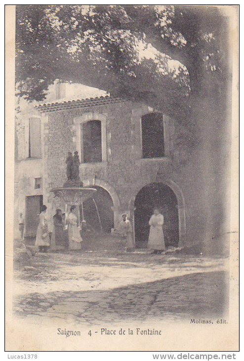 84 / SAIGNON / PLACE DE LA FONTAINE  / RARE ET TRES BELLE CARTE - Autres & Non Classés