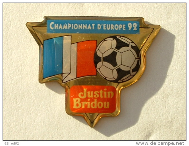 PIN´S FOOTBALL CHAMPIONNAT D´EUROPE 92 -DRAPEAU FRANCE -  JUSTIN BRIDOU - Voetbal